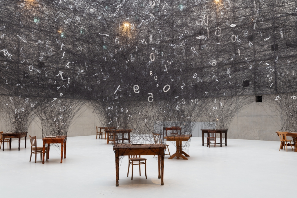 Galeria jednego działa, ekspozycja ,,Counting memories'' Chiharu Shiota.