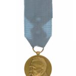 Odznaczenie: Medal Dziesięciolecia Odzyskanej Niepodległości z wizerunkiem Marszałka Józefa Piłsudskiego.