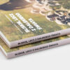 Fragment grzbietu publikacji ,,Blisko, lecz z dalekiego świata''.