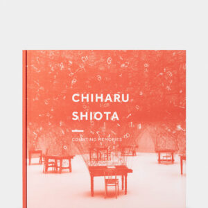 Katalog wystawy Chiharu Shiota ,,Counting Memories''.