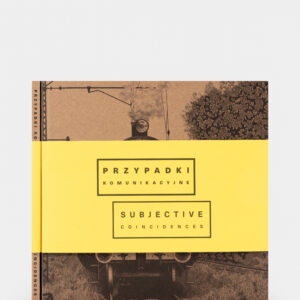 Katalog wystawy ,,Przypadki komunikacyjne''. Na okładce zdjęcie jadącej lokomotywy, zakryte żółtym paskiem.